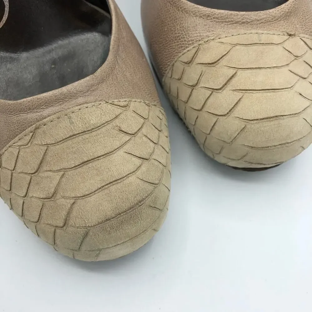Tibi Tan Suede Pumps Wood Heels Womens 8 Cap Toe Snake Embossed Preppy Pumps